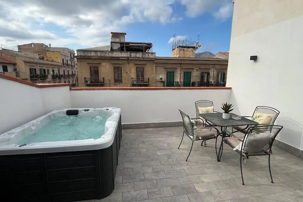 Attico Jacuzzi Politeama Palermo Apartment
